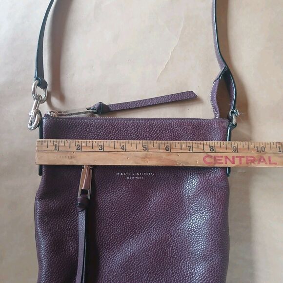 Marc Jacobs Womens Burgundy Pebbled Leather Crossbody Bag 9" X 9" - Picture 9 of 10
